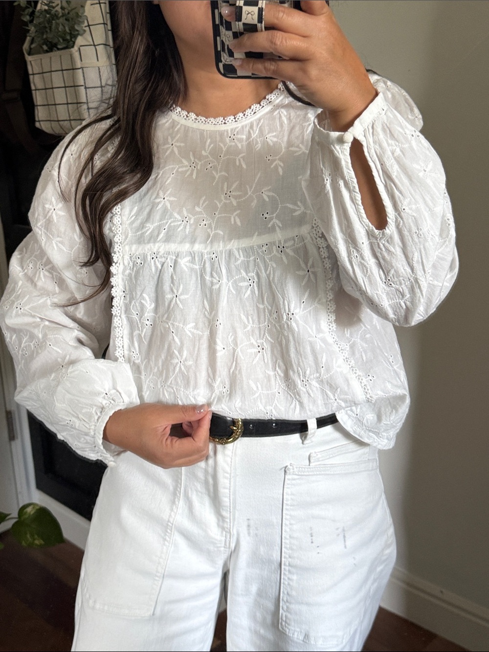 Divided H&M classic Embroidered White blouse. M